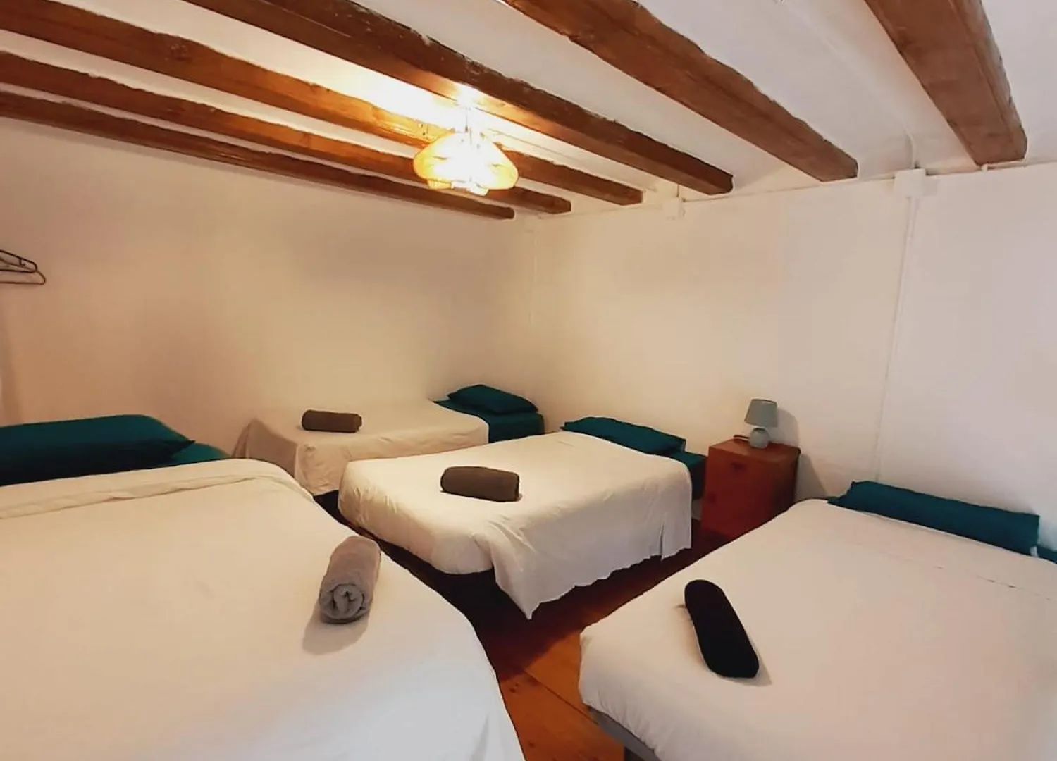 Guest house Habitacion Para Grupos Hasta 8 En Plena Rambla De Cataluna Barcelona Spain