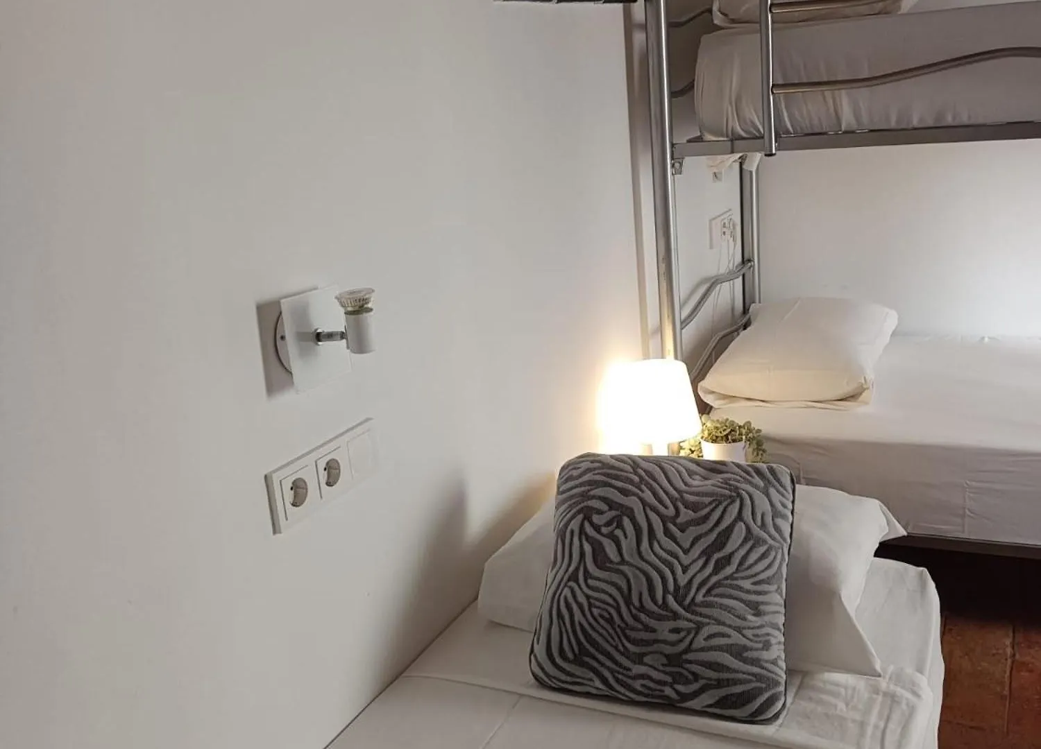 Habitacion Para Grupos Hasta 8 En Plena Rambla De Cataluna Barcelona 0*,  Spain