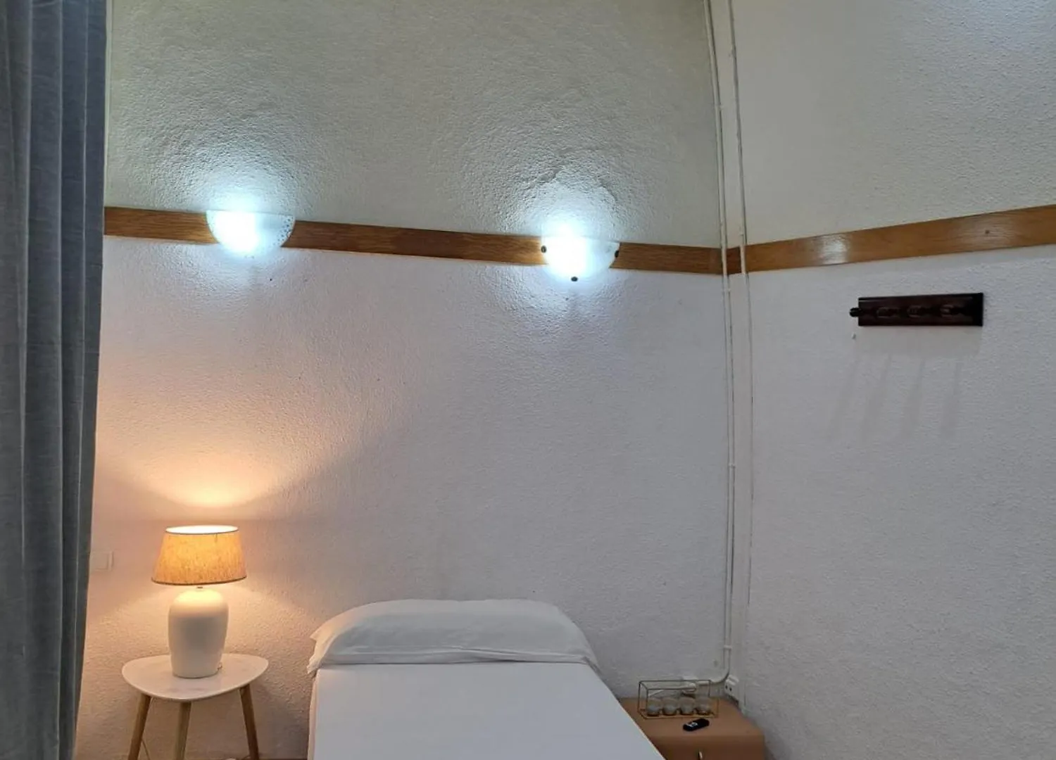Habitacion Para Grupos Hasta 8 En Plena Rambla De Cataluna Barcelona Spain
