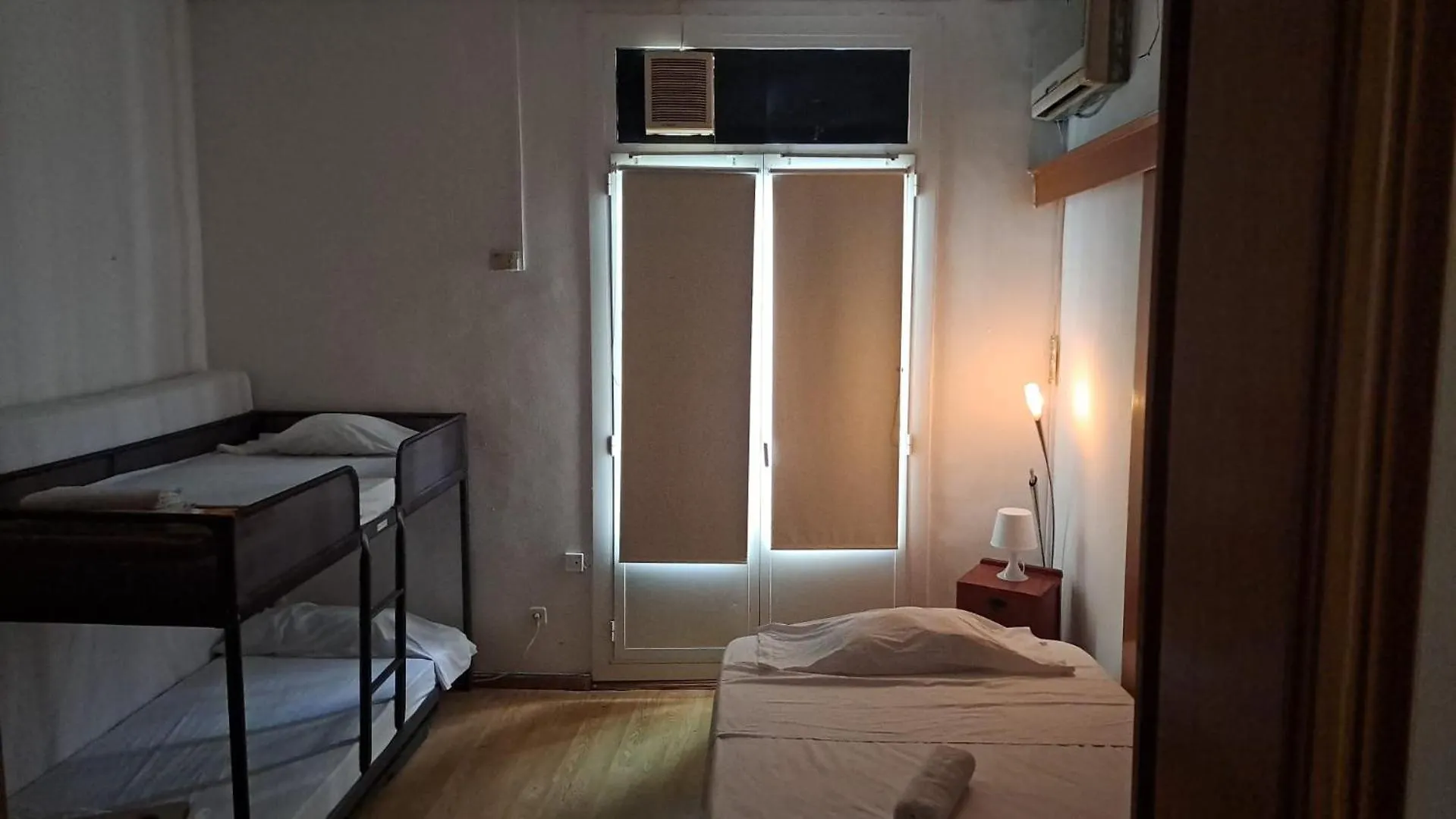 Guest house Habitacion Para Grupos Hasta 8 En Plena Rambla De Cataluna Barcelona