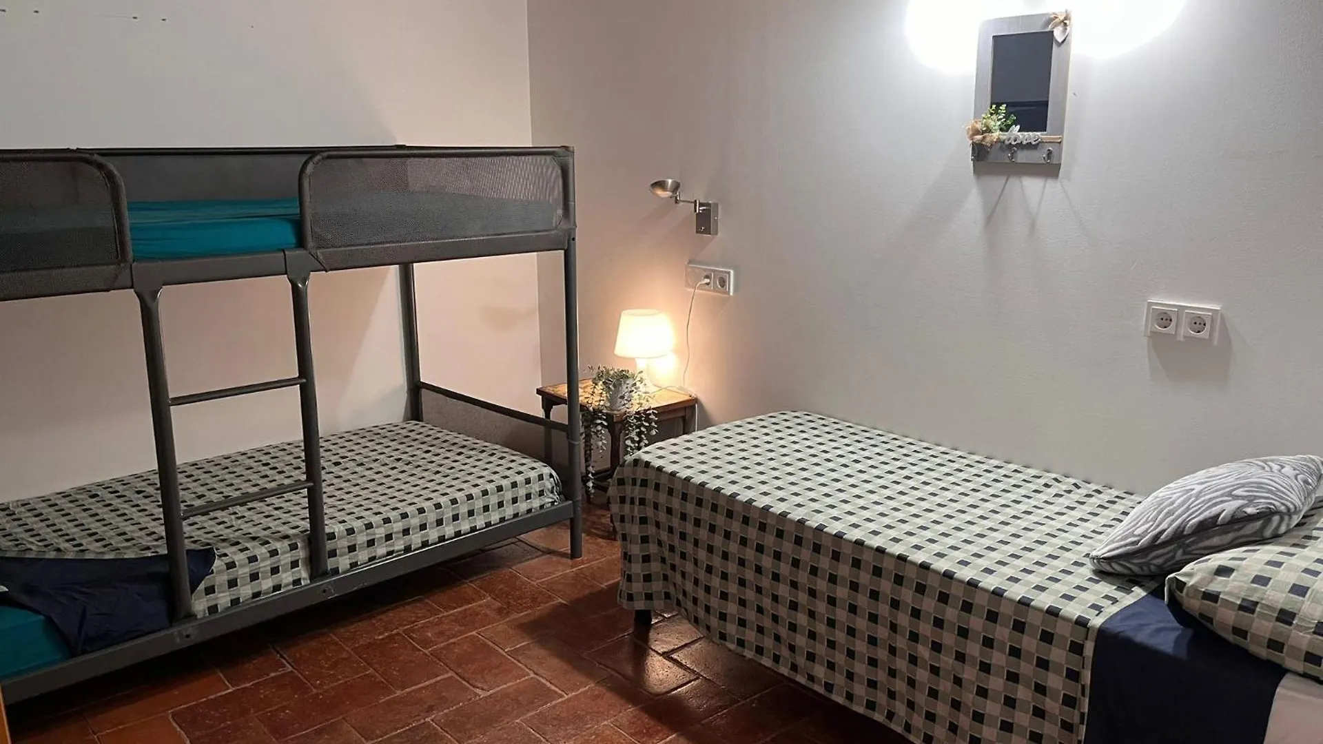 Habitacion Para Grupos Hasta 8 En Plena Rambla De Cataluna Barcelona Guest house