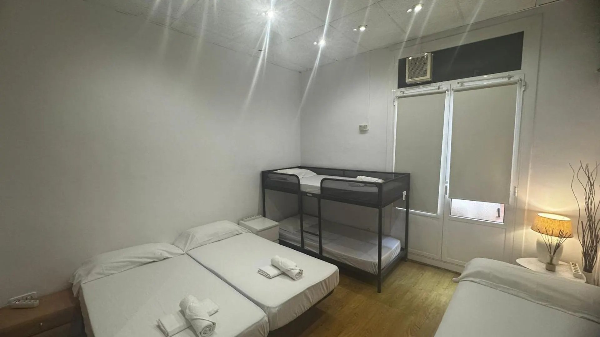 Habitacion Para Grupos Hasta 8 En Plena Rambla De Cataluna Barcelona 0*,